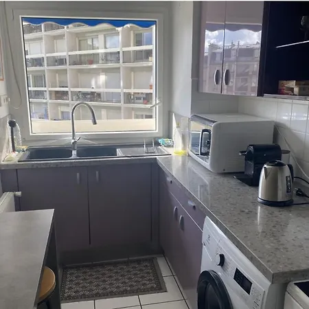 De 47m Avec Petit Balcon Et Vue Degagee Apartment Paris