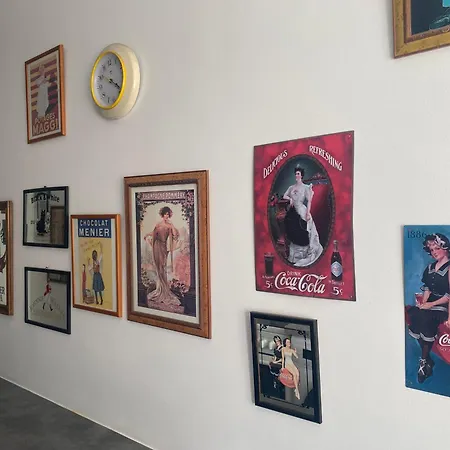 De 47m Avec Petit Balcon Et Vue Degagee * Paris