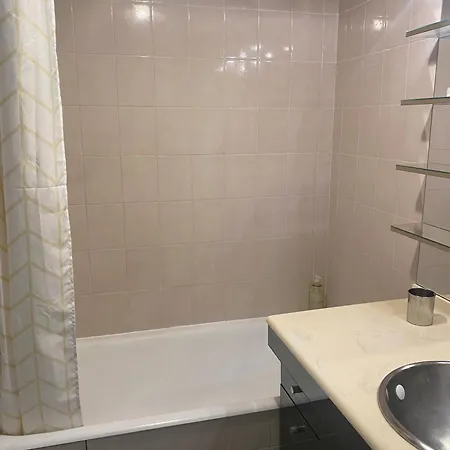 De 47m Avec Petit Balcon Et Vue Degagee