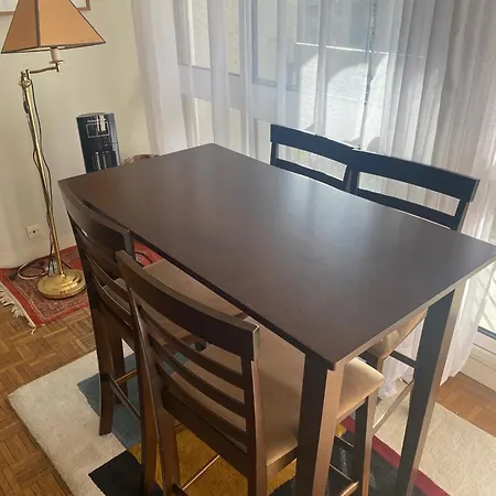 De 47m Avec Petit Balcon Et Vue Degagee * Paris