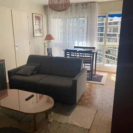 De 47m Avec Petit Balcon Et Vue Dégagée Paris